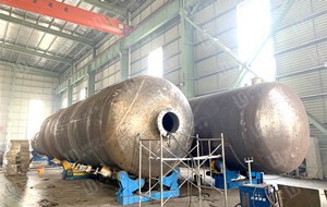 鲁迪石化承制2台60"×12'卧式三相分离器